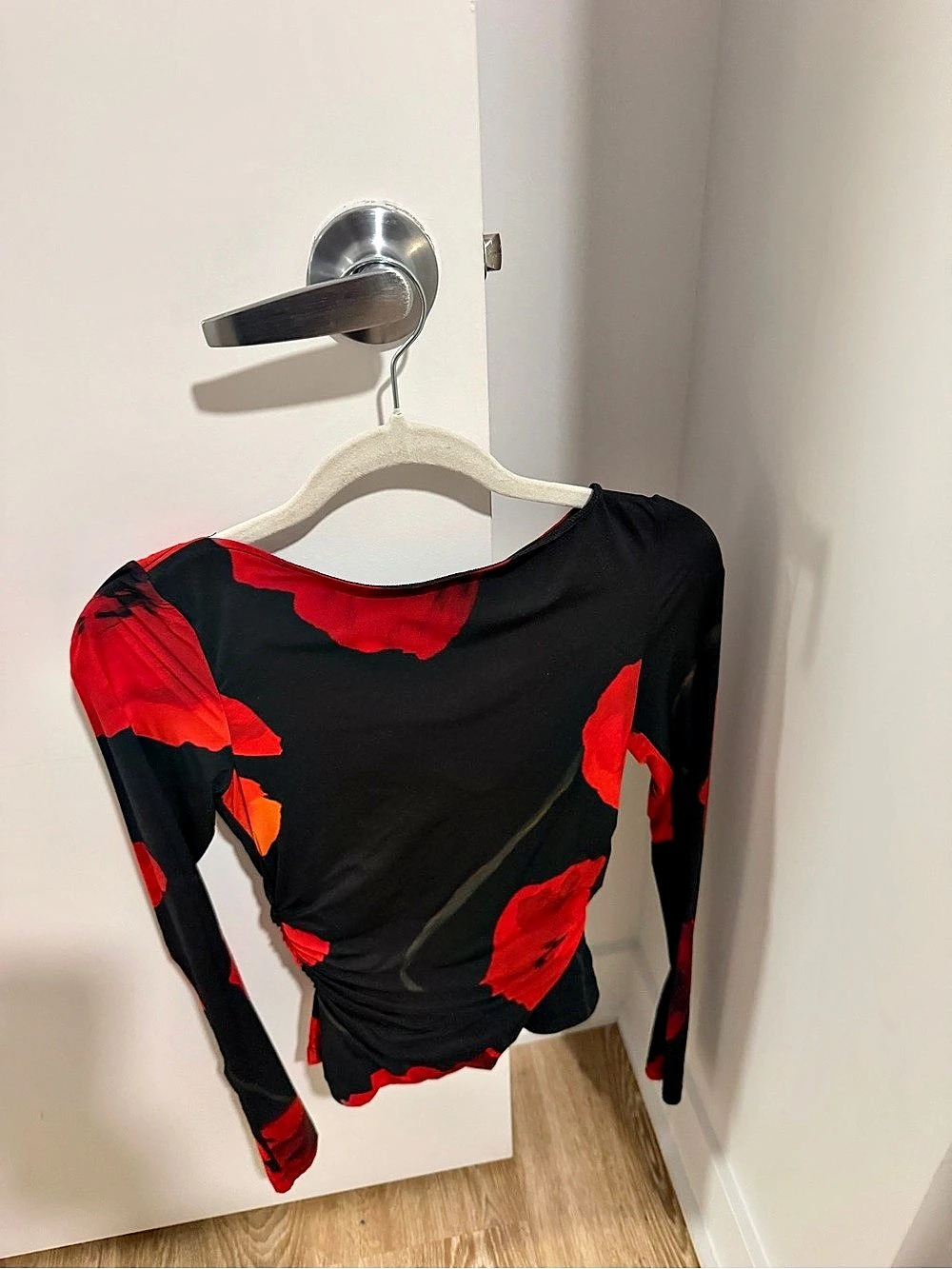 ONAMAE Long Sleeve Floral Top in Black & Red Size XS